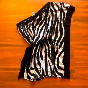 One-shoulder zebra shirt